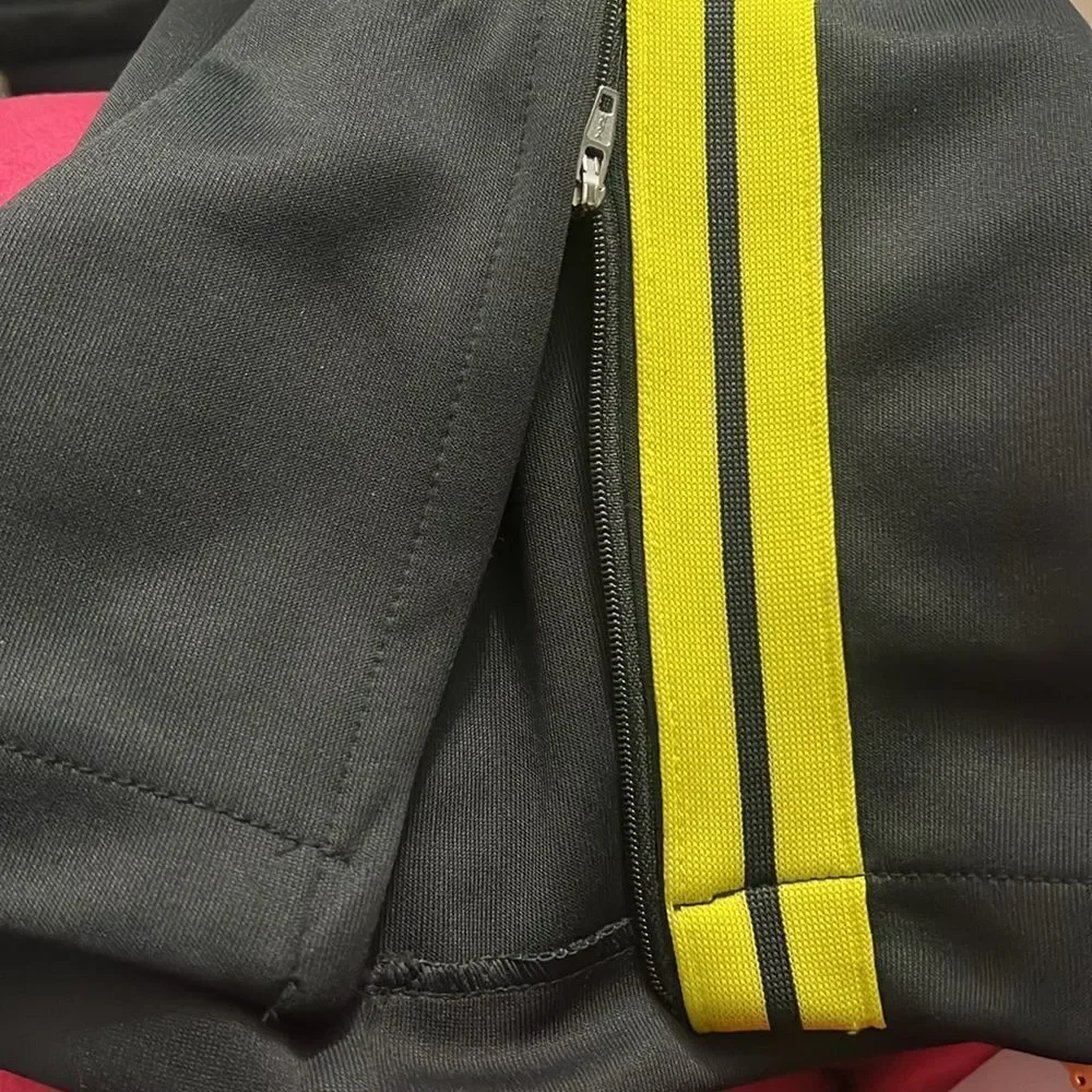 Nike Women’s Regular Low Rise Slim to the Hip and tight Bootcut Sport Pants Gray - Picture 4 of 4